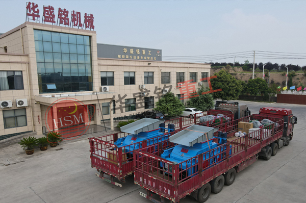 兩臺1510全液壓對輥制砂機發(fā)貨