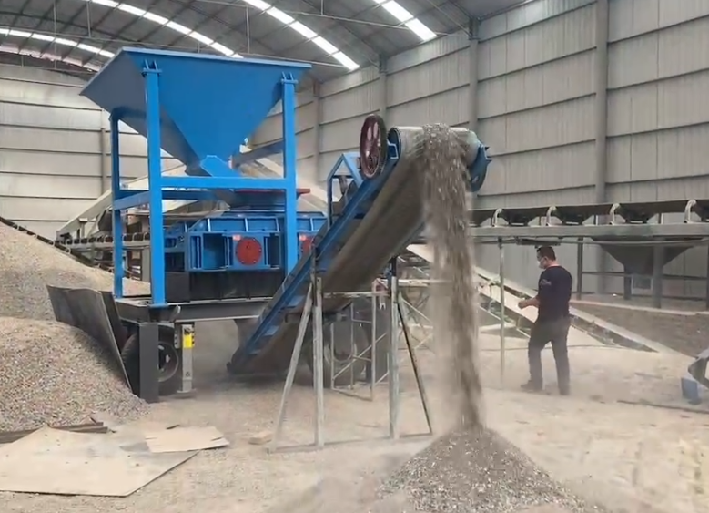 小型移動式建筑垃圾破碎機(jī)